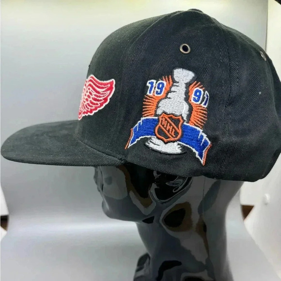 Vtg. 90’s Starter NHL Detroit Redwings Velcro Back Hat - Picture 4 of 11
